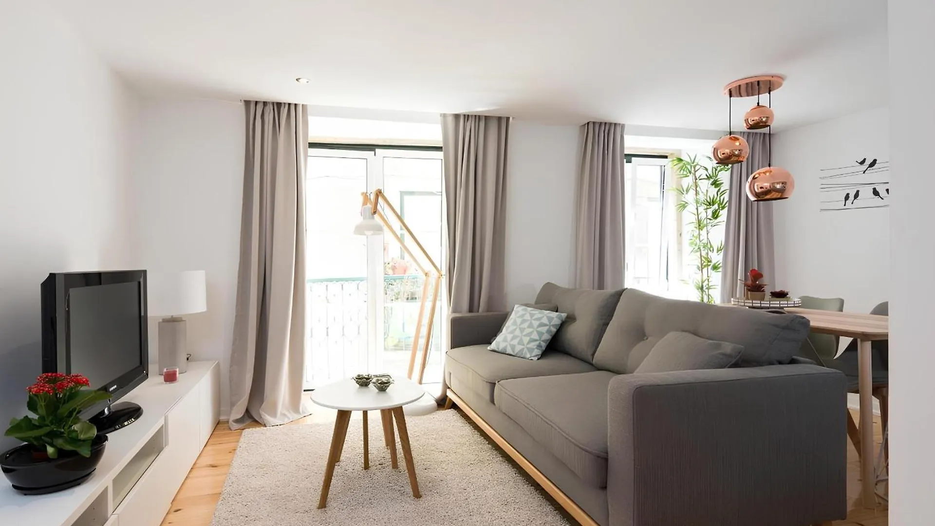 Casa Do Castelo 2- Work Or Relax In The Historic Heart Of Lisbon! Apartment