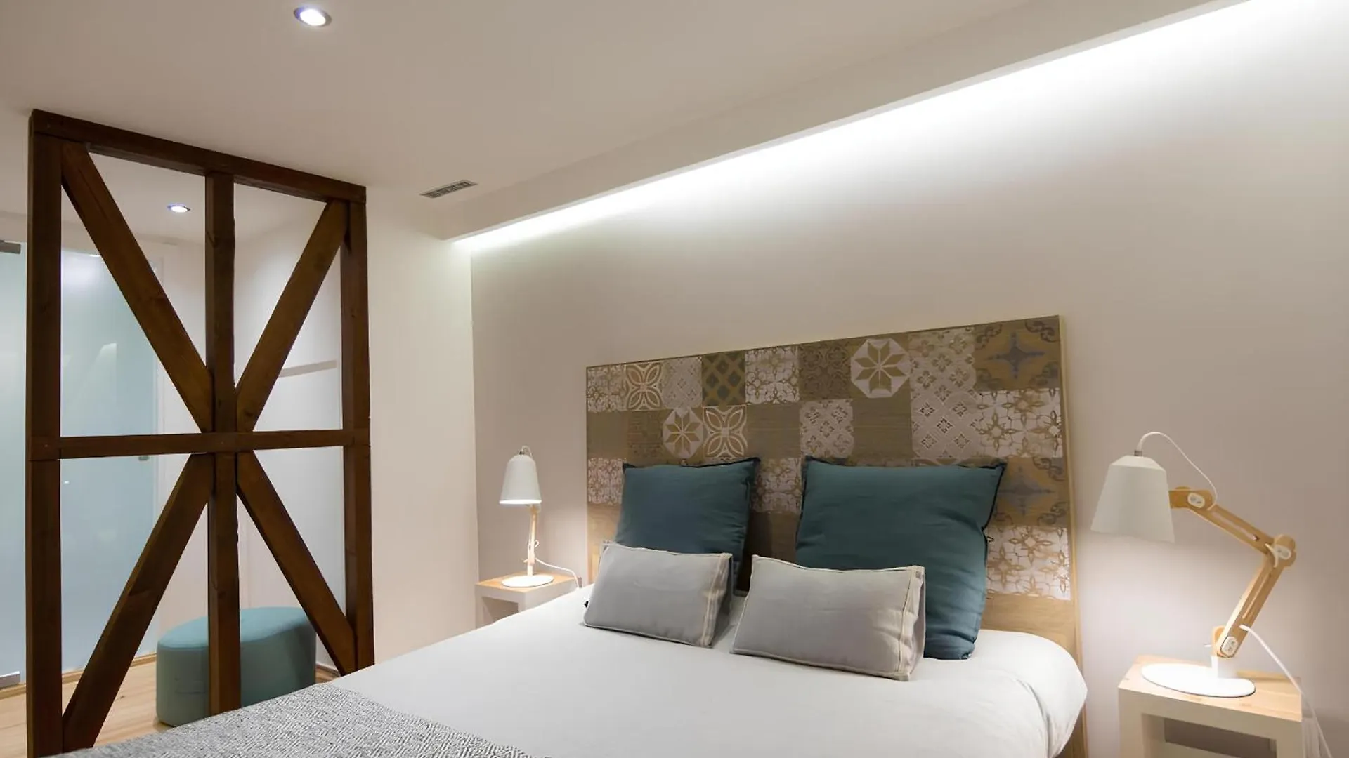 Casa Do Castelo 2- Work Or Relax In The Historic Heart Of Lisbon! contacts